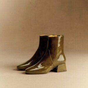 Sezane Paulette Low Boots Patent Olive Green - Size 8